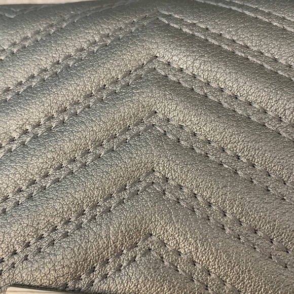 Guess Silver / Grey Leather Chevron Wristlet - Picture 9 of 17